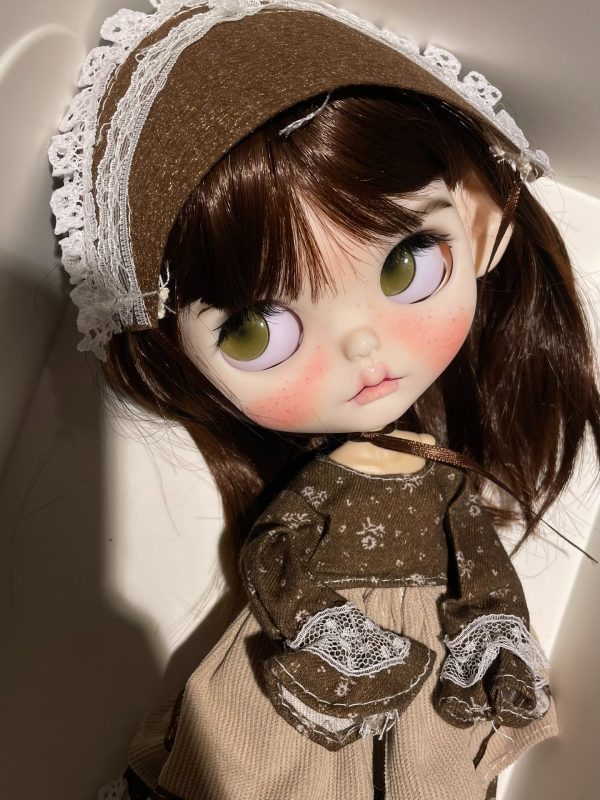 The finished Blythe with long brown hair