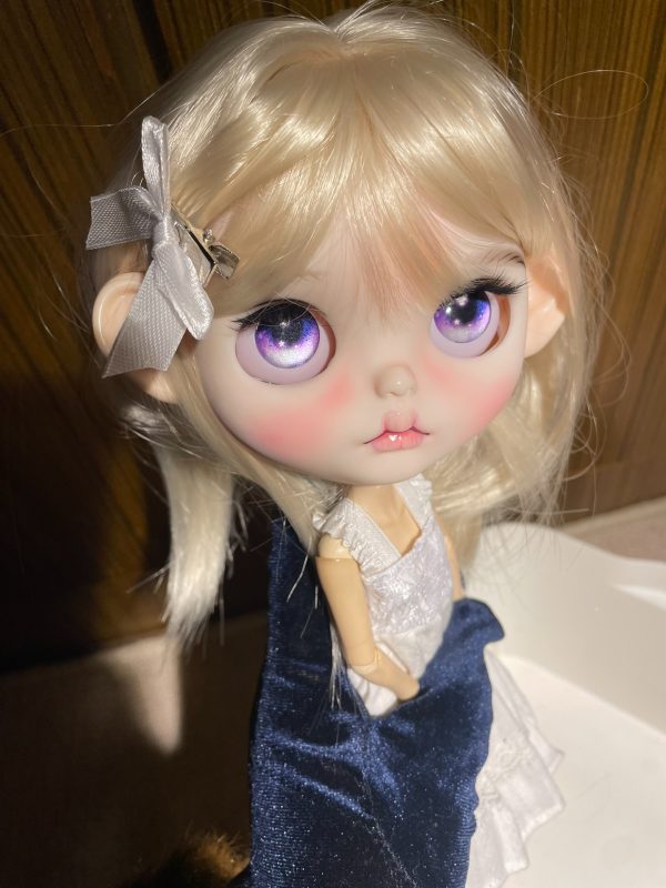 Blonde Blythe