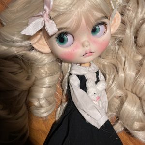 Finished photo of Blythe doll with blonde hair