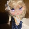 Blonde Blythe do