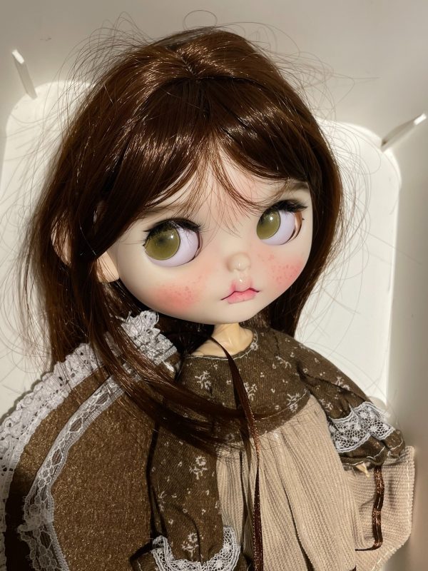The finished Blythe with long brown hair