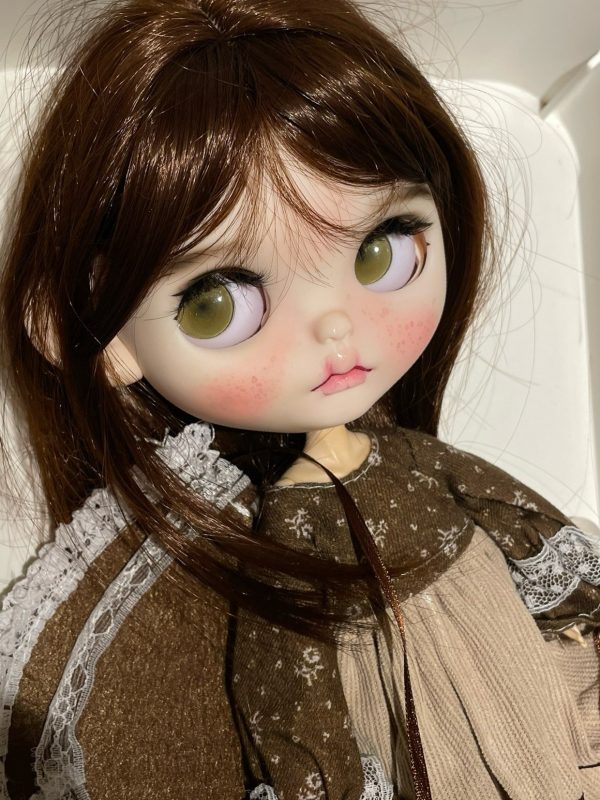 The finished Blythe with long brown hair